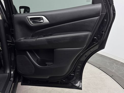 Used 2020 Nissan Pathfinder S image 29