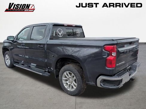 Used 2024 Chevrolet Silverado 1500 LT w/ Z71 Off-Road Package AWD/4WD image 3