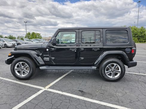 Used 2018 Jeep Wrangler Unlimited Sahara w/ Cold Weather Group AWD/4WD image 16
