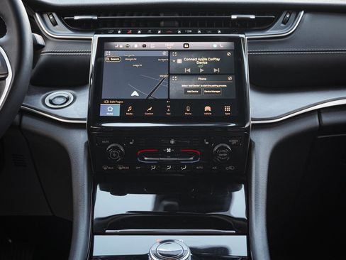 Used 2023 Jeep Grand Cherokee Limited image 30