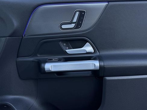 Used 2022 Mercedes-Benz EQB 300 EQB300 4MATIC image 27