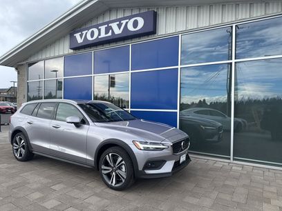 New 2026 Volvo V60 B5 Cross Country Plus w/ Protection Package Premier