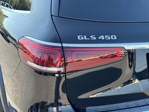 Used 2022 Mercedes-Benz GLS 450 4MATIC image 11