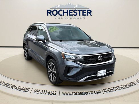 Used 2023 Volkswagen Taos SE w/ Panoramic Sunroof Package AWD/4WD image 8