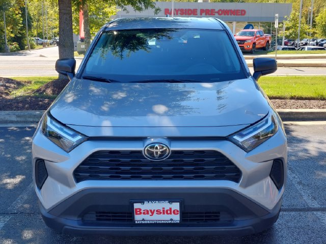 Used 2025 Toyota RAV4 LE AWD/4WD image 5