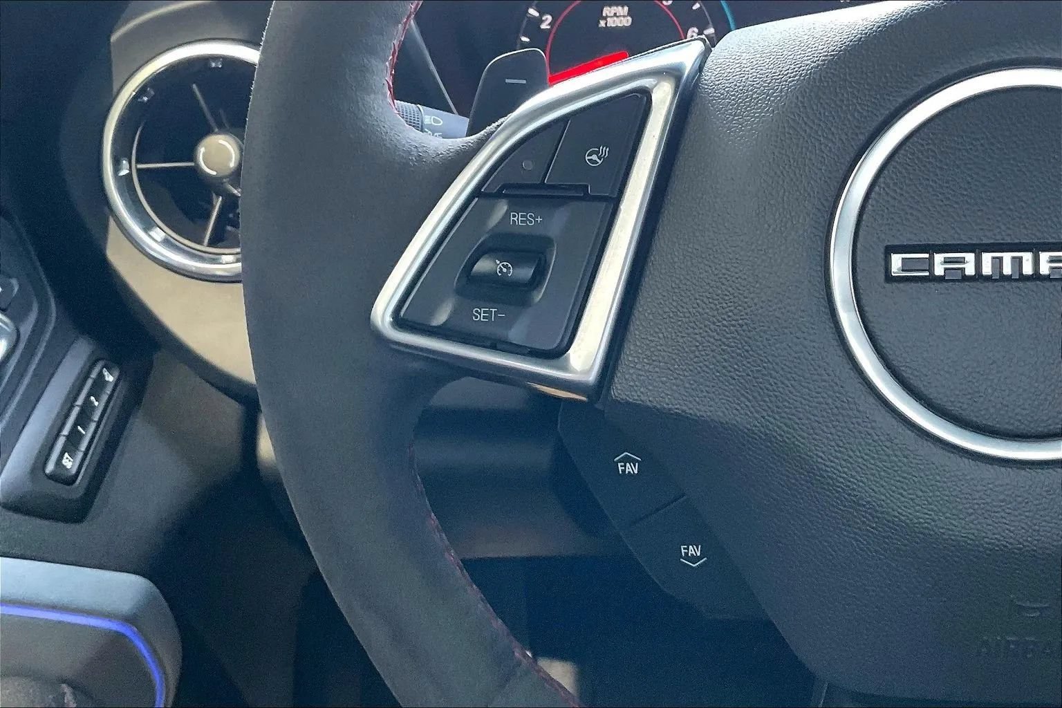 Used 2018 Chevrolet Camaro ZL1 RWD image 15