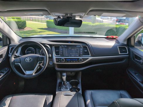 Used 2019 Toyota Highlander Limited Platinum AWD/4WD image 28