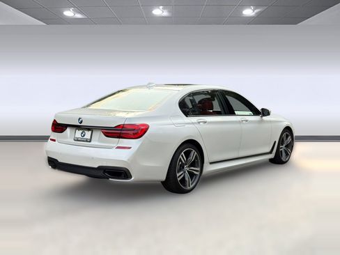Used 2019 BMW 740i w/ Executive Package RWD image 9