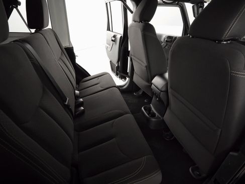 Used 2018 Jeep Wrangler Unlimited Sport image 28