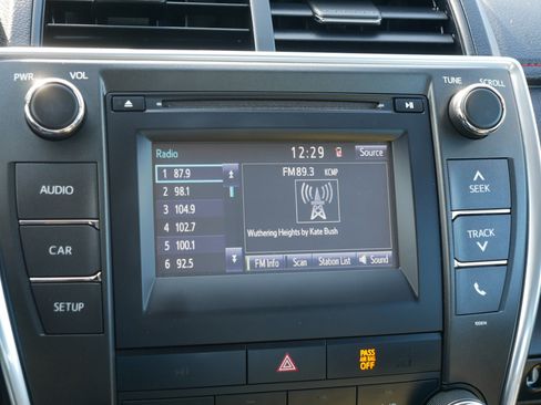 Used 2017 Toyota Camry SE image 22