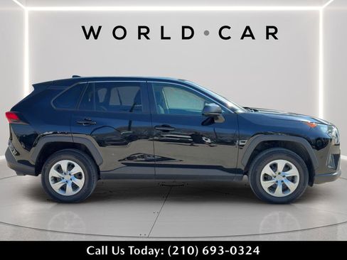 Used 2022 Toyota RAV4 LE image 2