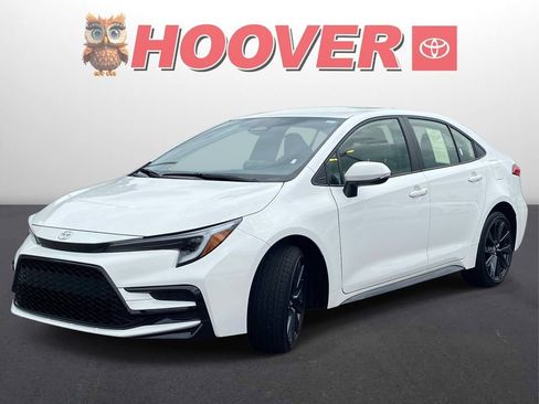 Used 2026 Toyota Corolla SE FWD image 3