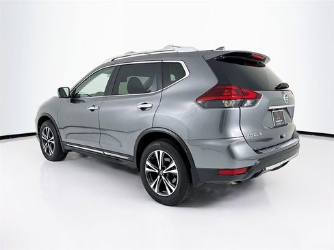 Used 2018 Nissan Rogue SL image 3