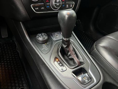 Used 2019 Jeep Cherokee Trailhawk image 52