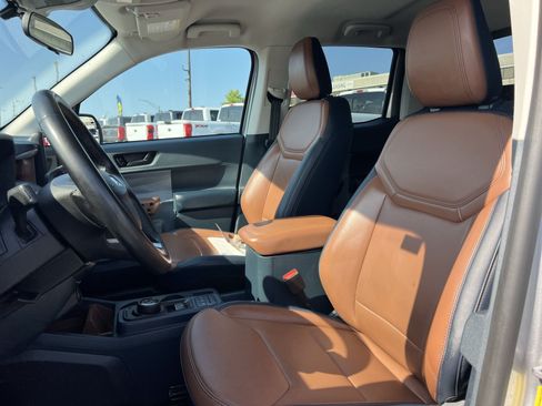 Used 2023 Ford Maverick Lariat FWD image 13