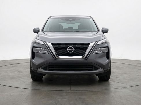 Used 2025 Nissan Rogue SV FWD image 2