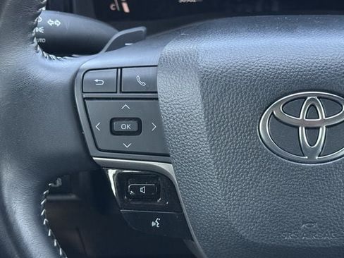 Used 2025 Toyota Camry SE FWD image 12