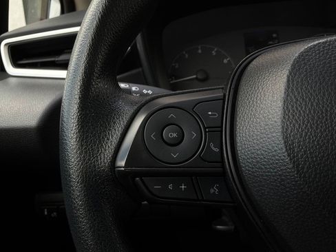Used 2025 Toyota Corolla LE FWD image 29