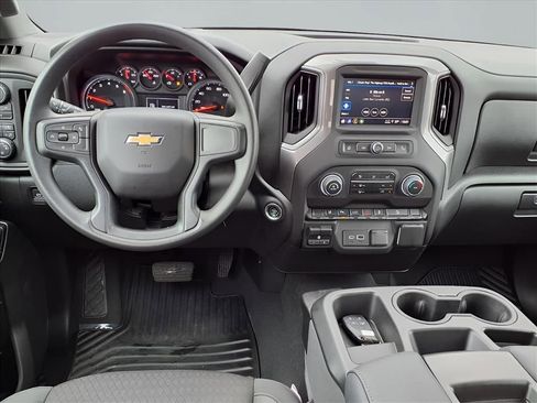 Used 2024 Chevrolet Silverado 2500 Custom w/ Custom Value Package image 5