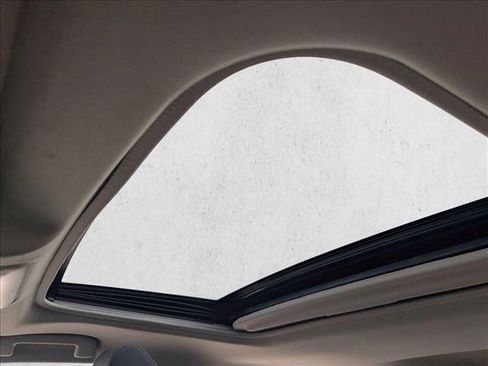 Used 2022 Toyota RAV4 XLE image 16