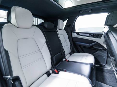 Certified 2024 Porsche Cayenne S AWD/4WD image 37