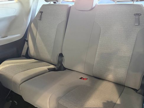Used 2024 Toyota Sienna LE image 31