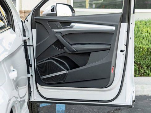 Certified 2025 Audi Q5 2.0T Premium Plus w/ Premium Plus Package AWD/4WD image 24