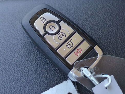 Used 2025 Ford Escape SE w/ PHEV Premium Package FWD image 29