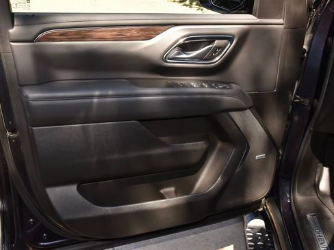 Used 2022 Chevrolet Tahoe Z71 w/ Luxury Package AWD/4WD image 37