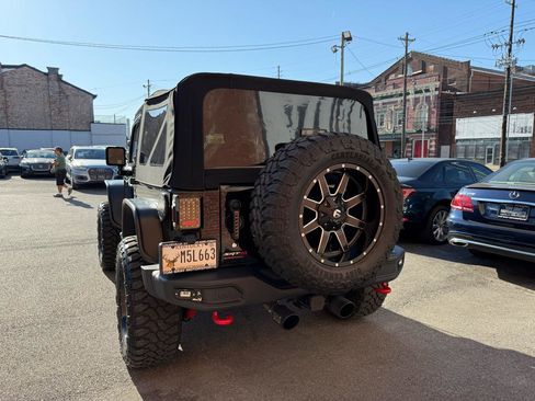 Used 2013 Jeep Wrangler Rubicon AWD/4WD image 4