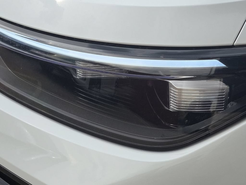 New 2026 Volkswagen Tiguan SE R-Line FWD image 7