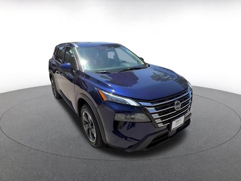 Used 2025 Nissan Rogue SV FWD image 3