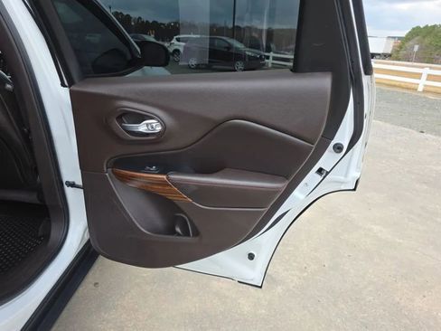 Used 2017 Jeep Cherokee Trailhawk image 52