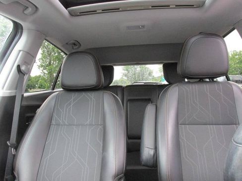 Used 2018 Chevrolet Trax LT w/ Sun & Sound Package FWD image 12