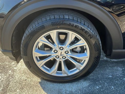 Used 2021 Ford Explorer Limited w/ Equipment Group 301A image 7