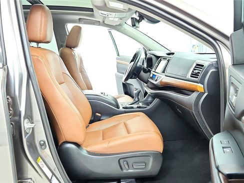 Used 2017 Toyota Highlander Limited Platinum image 20