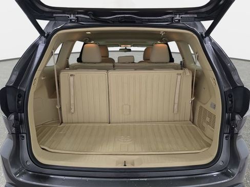 Used 2016 Toyota Highlander XLE image 34