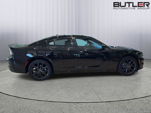 Used 2021 Dodge Charger SXT w/ Blacktop Package RWD image 4