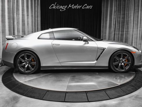 Used 2009 Nissan GT-R Premium AWD/4WD image 37