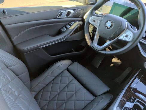 Certified 2024 BMW X7 xDrive40i w/ Premium Package image 36