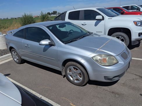 Used 2009 Pontiac G5 w/ Appearance Package FWD image 5