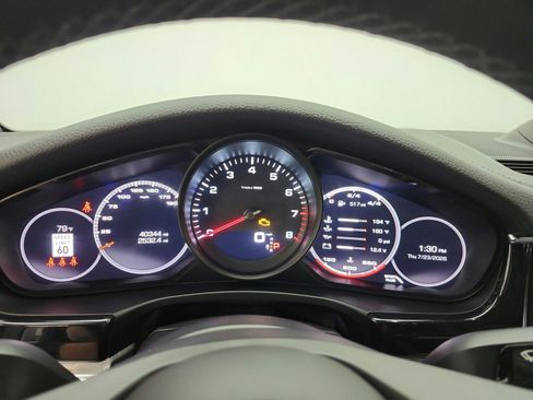 Used 2021 Porsche Panamera image 11