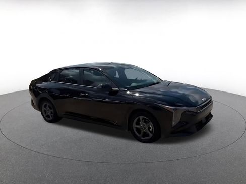 Used 2025 Kia K4 FWD image 2