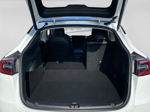 Used 2022 Tesla Model Y Long Range AWD/4WD image 28