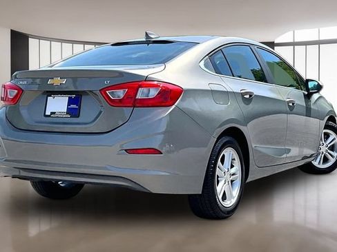 Used 2017 Chevrolet Cruze LT FWD image 6