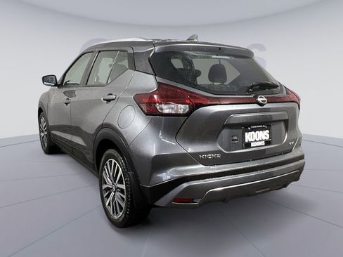 Used 2023 Nissan Kicks SV FWD image 8