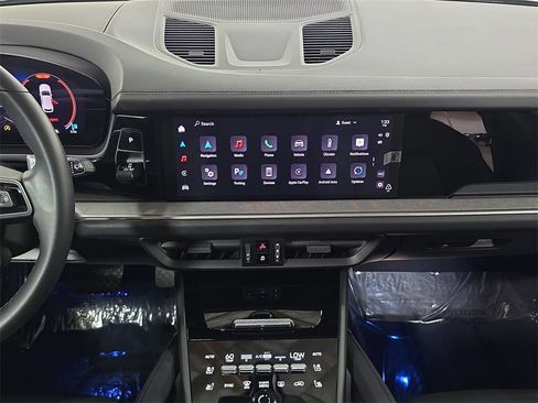 Used 2025 Porsche Cayenne image 16