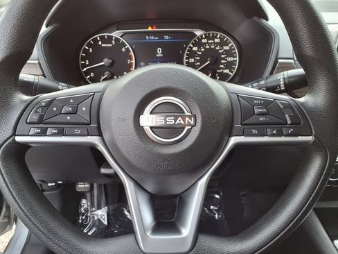 Used 2024 Nissan Altima 2.5 SV FWD image 9