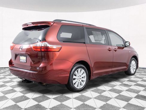 Used 2017 Toyota Sienna LE AWD/4WD image 19