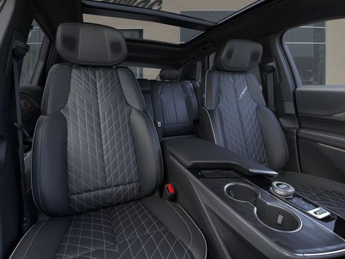 New 2026 Cadillac Lyriq V image 16